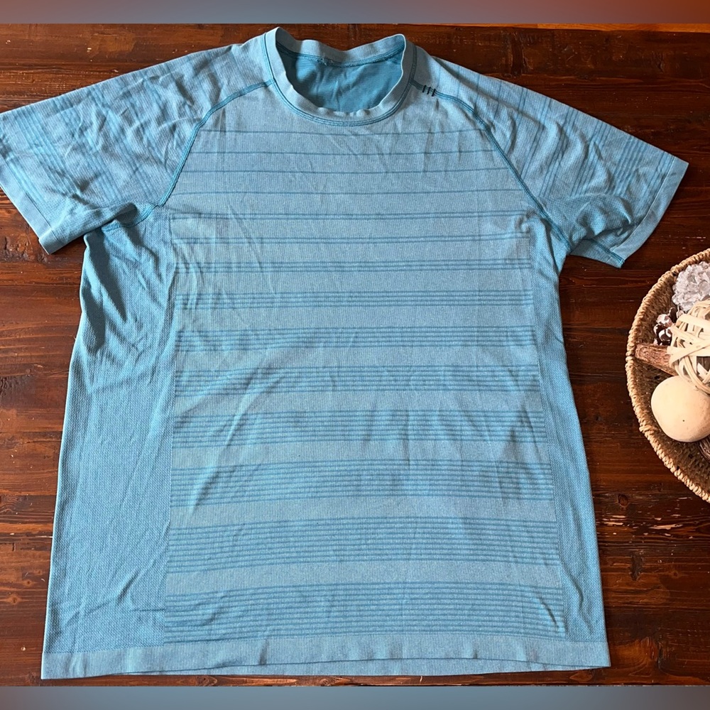 Lululemon Paddle Stripe Tech Short Sleeve Size XL